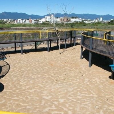 Casa em Condomínio com 339m², 4 quartos, 4 suítes, 4 garagens, no bairro Pedra Branca em Palhoça