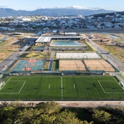 Casa em Condomínio com 339m², 4 quartos, 4 suítes, 4 garagens, no bairro Pedra Branca em Palhoça