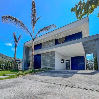 Casa em Condomínio com 174m², 3 quartos, 1 suíte, 4 garagens, no bairro Pedra Branca em Palhoça