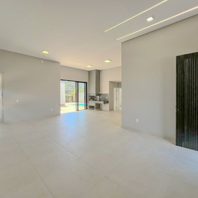 Casa em Condomínio com 174m², 3 quartos, 1 suíte, 4 garagens, no bairro Pedra Branca em Palhoça