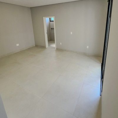 Casa em Condomínio com 174m², 3 quartos, 1 suíte, 4 garagens, no bairro Pedra Branca em Palhoça