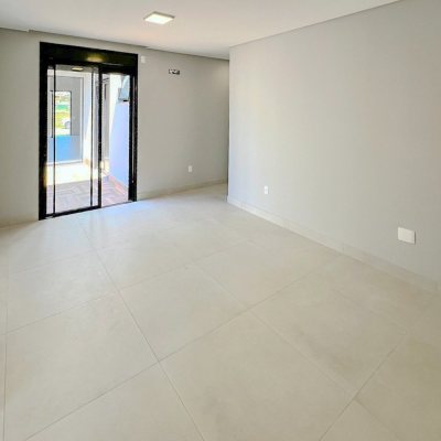 Casa em Condomínio com 174m², 3 quartos, 1 suíte, 4 garagens, no bairro Pedra Branca em Palhoça