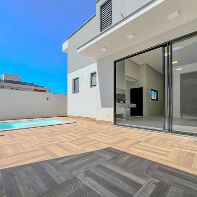 Casa em Condomínio com 174m², 3 quartos, 1 suíte, 4 garagens, no bairro Pedra Branca em Palhoça