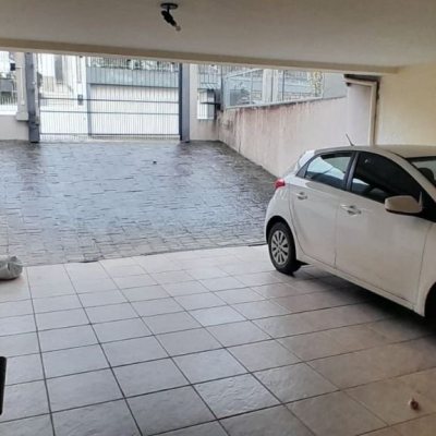 Casa Residencial com 314m², 4 quartos, 2 suítes, 4 garagens, no bairro Trindade em Florianópolis