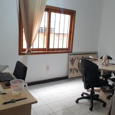 Casa Residencial com 314m², 4 quartos, 2 suítes, 4 garagens, no bairro Trindade em Florianópolis