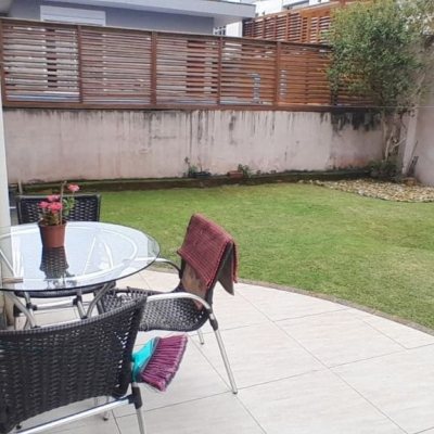 Casa Residencial com 314m², 4 quartos, 2 suítes, 4 garagens, no bairro Trindade em Florianópolis