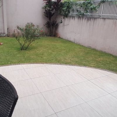 Casa Residencial com 314m², 4 quartos, 2 suítes, 4 garagens, no bairro Trindade em Florianópolis