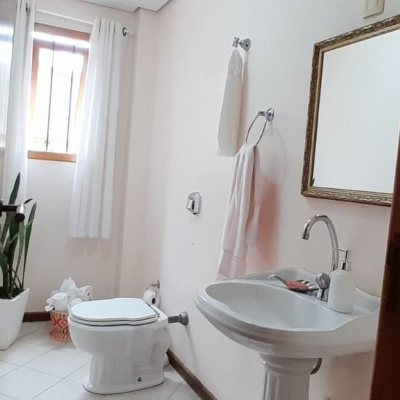 Casa Residencial com 314m², 4 quartos, 2 suítes, 4 garagens, no bairro Trindade em Florianópolis