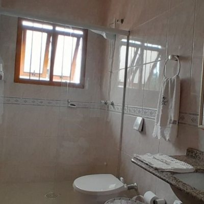 Casa Residencial com 314m², 4 quartos, 2 suítes, 4 garagens, no bairro Trindade em Florianópolis