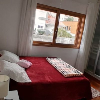 Casa Residencial com 314m², 4 quartos, 2 suítes, 4 garagens, no bairro Trindade em Florianópolis