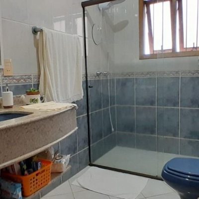 Casa Residencial com 314m², 4 quartos, 2 suítes, 4 garagens, no bairro Trindade em Florianópolis