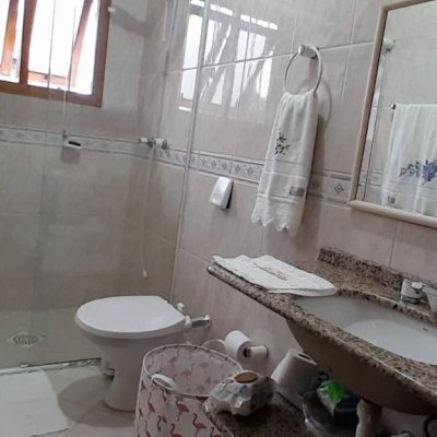 Casa Residencial com 314m², 4 quartos, 2 suítes, 4 garagens, no bairro Trindade em Florianópolis