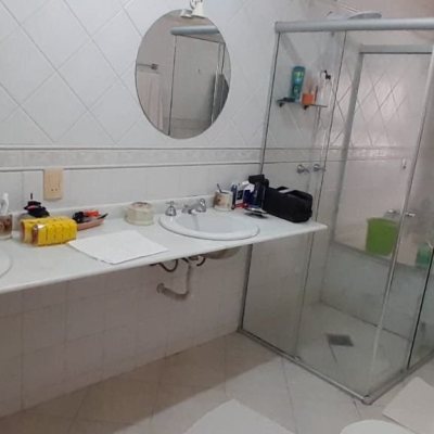 Casa Residencial com 314m², 4 quartos, 2 suítes, 4 garagens, no bairro Trindade em Florianópolis