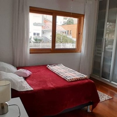 Casa Residencial com 314m², 4 quartos, 2 suítes, 4 garagens, no bairro Trindade em Florianópolis