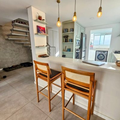 Casa em Condomínio com 101m², 3 quartos, 1 suíte, 2 garagens, no bairro Morro das Pedras em Florianópolis