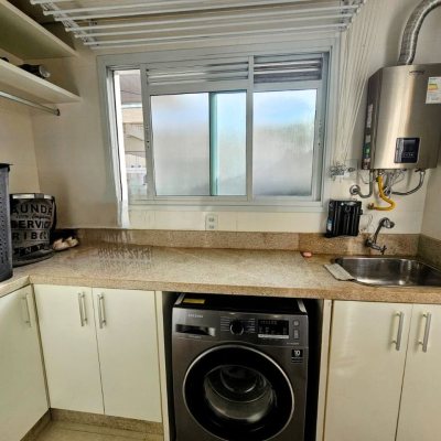 Casa em Condomínio com 101m², 3 quartos, 1 suíte, 2 garagens, no bairro Morro das Pedras em Florianópolis