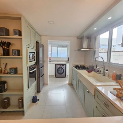 Casa em Condomínio com 101m², 3 quartos, 1 suíte, 2 garagens, no bairro Morro das Pedras em Florianópolis