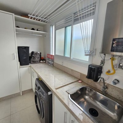 Casa em Condomínio com 101m², 3 quartos, 1 suíte, 2 garagens, no bairro Morro das Pedras em Florianópolis