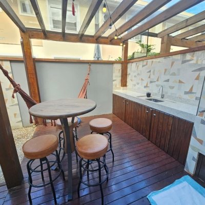 Casa em Condomínio com 101m², 3 quartos, 1 suíte, 2 garagens, no bairro Morro das Pedras em Florianópolis