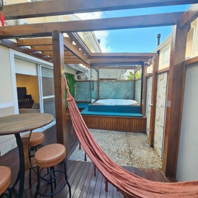 Casa em Condomínio com 101m², 3 quartos, 1 suíte, 2 garagens, no bairro Morro das Pedras em Florianópolis