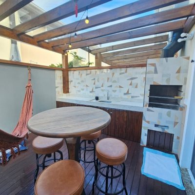 Casa em Condomínio com 101m², 3 quartos, 1 suíte, 2 garagens, no bairro Morro das Pedras em Florianópolis