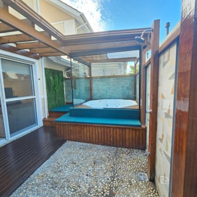 Casa em Condomínio com 101m², 3 quartos, 1 suíte, 2 garagens, no bairro Morro das Pedras em Florianópolis