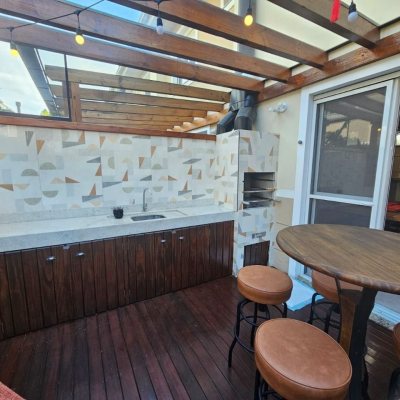 Casa em Condomínio com 101m², 3 quartos, 1 suíte, 2 garagens, no bairro Morro das Pedras em Florianópolis