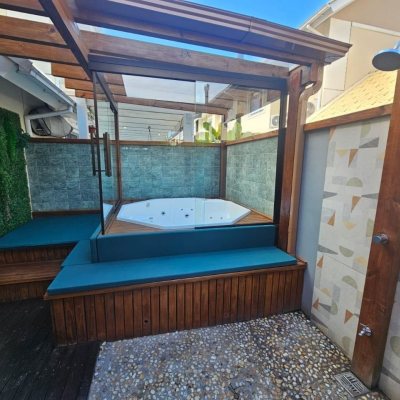 Casa em Condomínio com 101m², 3 quartos, 1 suíte, 2 garagens, no bairro Morro das Pedras em Florianópolis