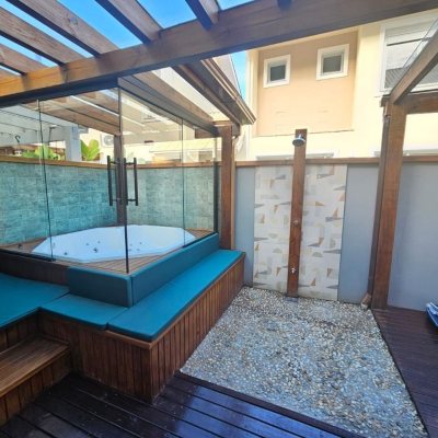 Casa em Condomínio com 101m², 3 quartos, 1 suíte, 2 garagens, no bairro Morro das Pedras em Florianópolis