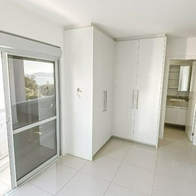 Apartamentos com 95m², 3 quartos, 1 suíte, 2 garagens, no bairro Agronômica em Florianópolis