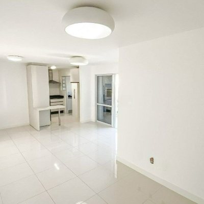 Apartamentos com 95m², 3 quartos, 1 suíte, 2 garagens, no bairro Agronômica em Florianópolis