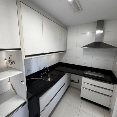 Apartamentos com 95m², 3 quartos, 1 suíte, 2 garagens, no bairro Agronômica em Florianópolis