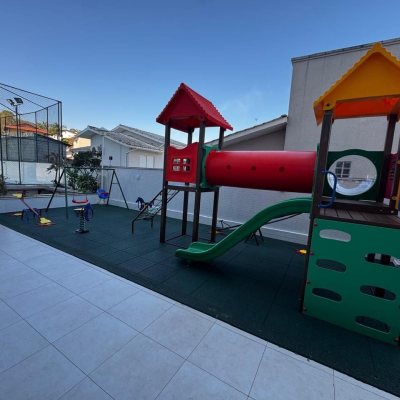 Apartamentos com 95m², 3 quartos, 1 suíte, 2 garagens, no bairro Agronômica em Florianópolis