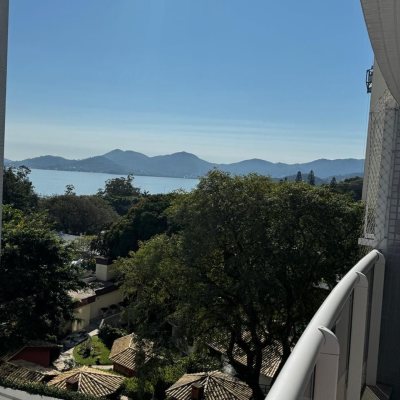 Apartamentos com 95m², 3 quartos, 1 suíte, 2 garagens, no bairro Agronômica em Florianópolis