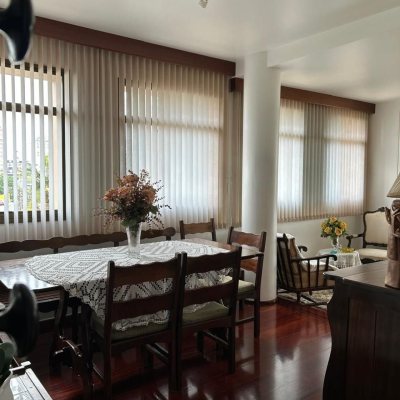 Apartamentos com 208m², 4 quartos, 1 suíte, 2 garagens, no bairro Agronômica em Florianópolis