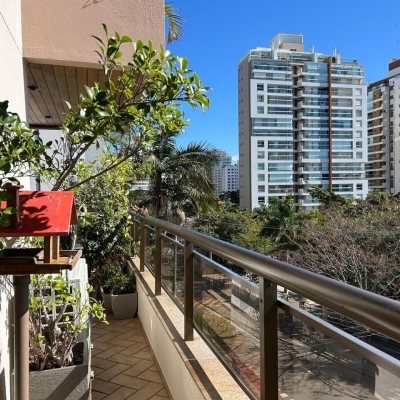 Apartamentos com 208m², 4 quartos, 1 suíte, 2 garagens, no bairro Agronômica em Florianópolis