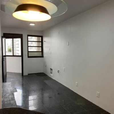 Apartamentos com 157m², 3 quartos, 3 suítes, 2 garagens, no bairro Centro em Florianópolis