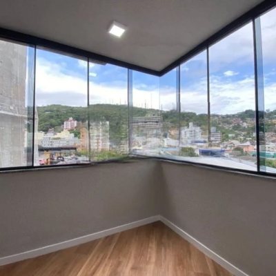 Apartamentos com 157m², 3 quartos, 3 suítes, 2 garagens, no bairro Centro em Florianópolis
