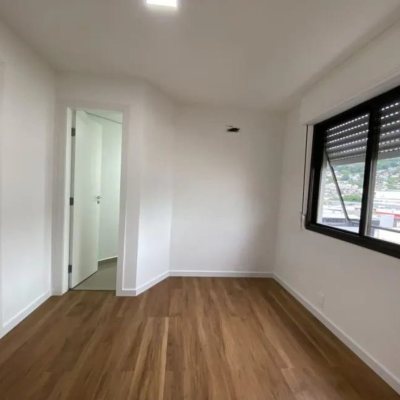 Apartamentos com 157m², 3 quartos, 3 suítes, 2 garagens, no bairro Centro em Florianópolis