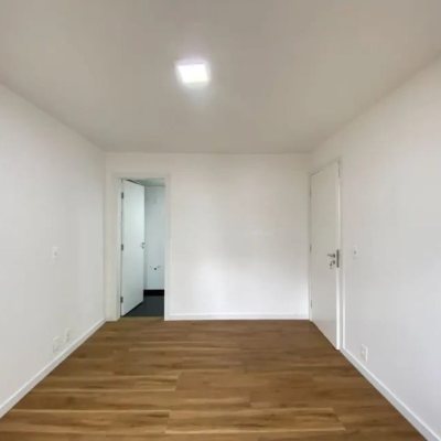 Apartamentos com 157m², 3 quartos, 3 suítes, 2 garagens, no bairro Centro em Florianópolis