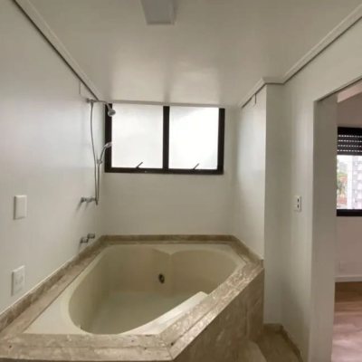 Apartamentos com 157m², 3 quartos, 3 suítes, 2 garagens, no bairro Centro em Florianópolis