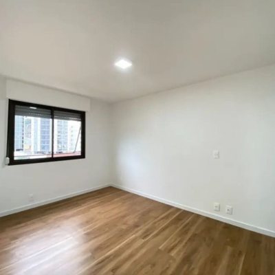 Apartamentos com 157m², 3 quartos, 3 suítes, 2 garagens, no bairro Centro em Florianópolis