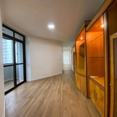 Apartamentos com 157m², 3 quartos, 3 suítes, 2 garagens, no bairro Centro em Florianópolis