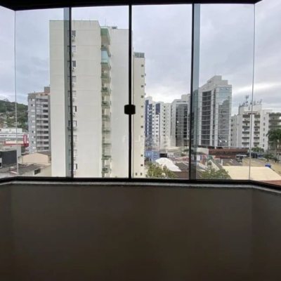 Apartamentos com 157m², 3 quartos, 3 suítes, 2 garagens, no bairro Centro em Florianópolis