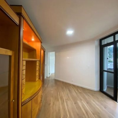 Apartamentos com 157m², 3 quartos, 3 suítes, 2 garagens, no bairro Centro em Florianópolis