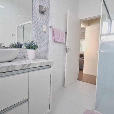 Casa Residencial com 185m², 4 quartos, 1 suíte, 2 garagens, no bairro Capoeiras em Florianópolis