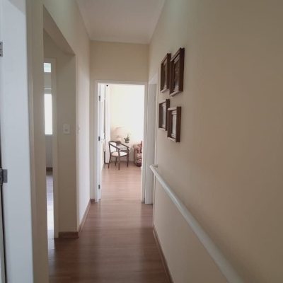 Casa Residencial com 185m², 4 quartos, 1 suíte, 2 garagens, no bairro Capoeiras em Florianópolis