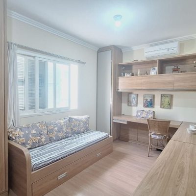 Casa Residencial com 185m², 4 quartos, 1 suíte, 2 garagens, no bairro Capoeiras em Florianópolis