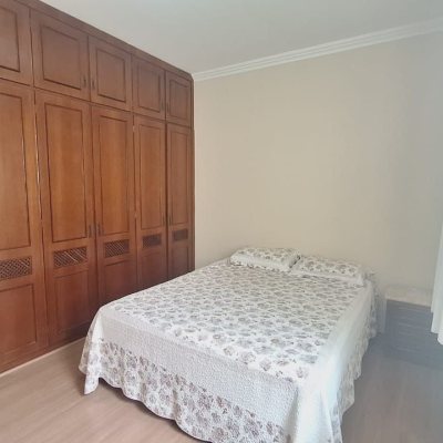 Casa Residencial com 185m², 4 quartos, 1 suíte, 2 garagens, no bairro Capoeiras em Florianópolis