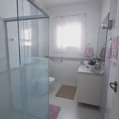 Casa Residencial com 185m², 4 quartos, 1 suíte, 2 garagens, no bairro Capoeiras em Florianópolis